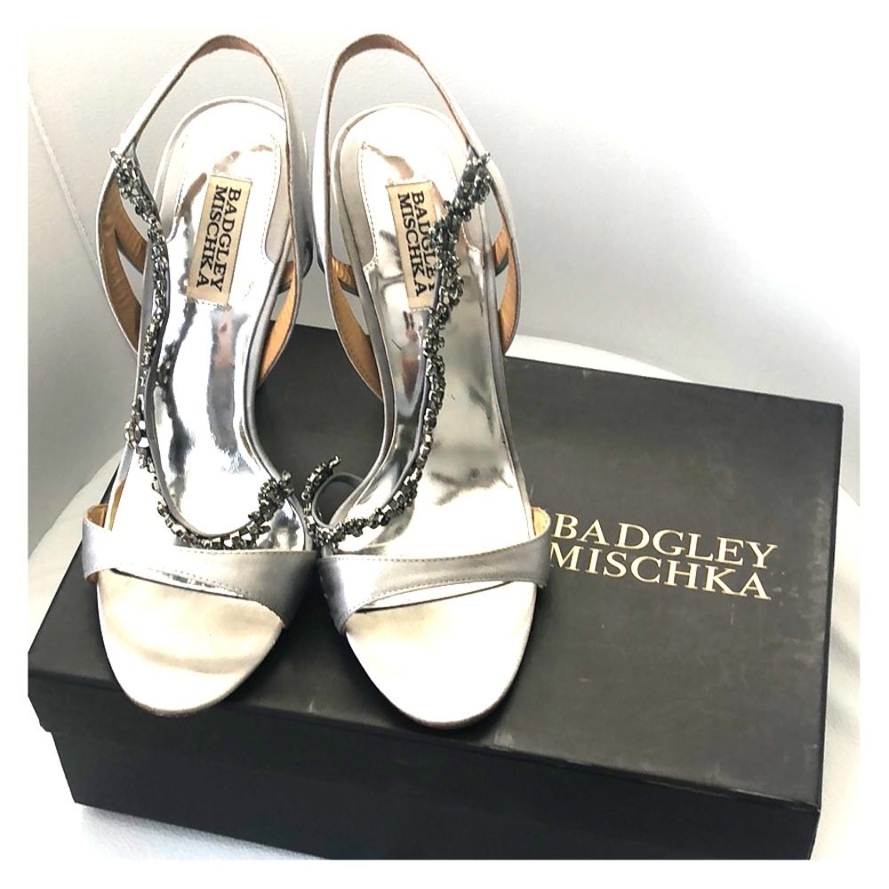 Badgley Mischka Forrester shoes - silver - sz 8 M